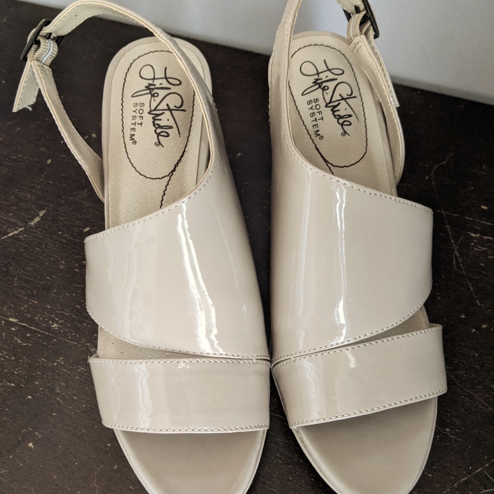 Ladies size 6 Lifestride Slingbacks - never worn